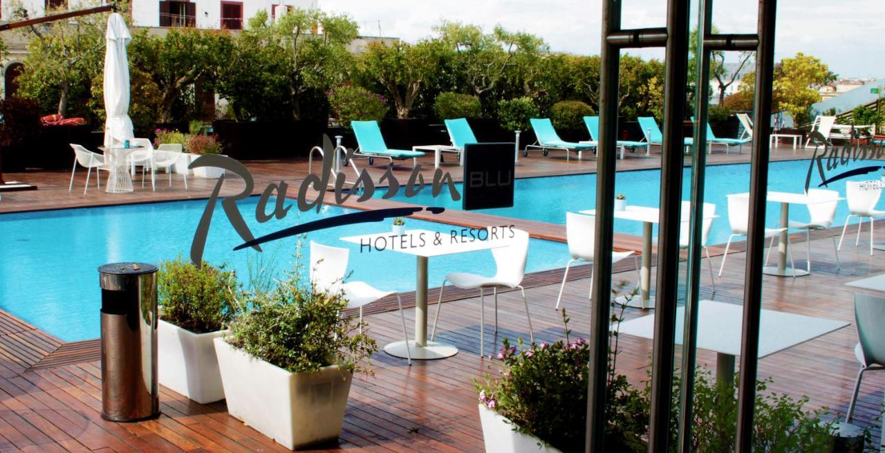Radisson Blu Es. Hotel, Roma Екстериор снимка A pool at a Radisson hotel