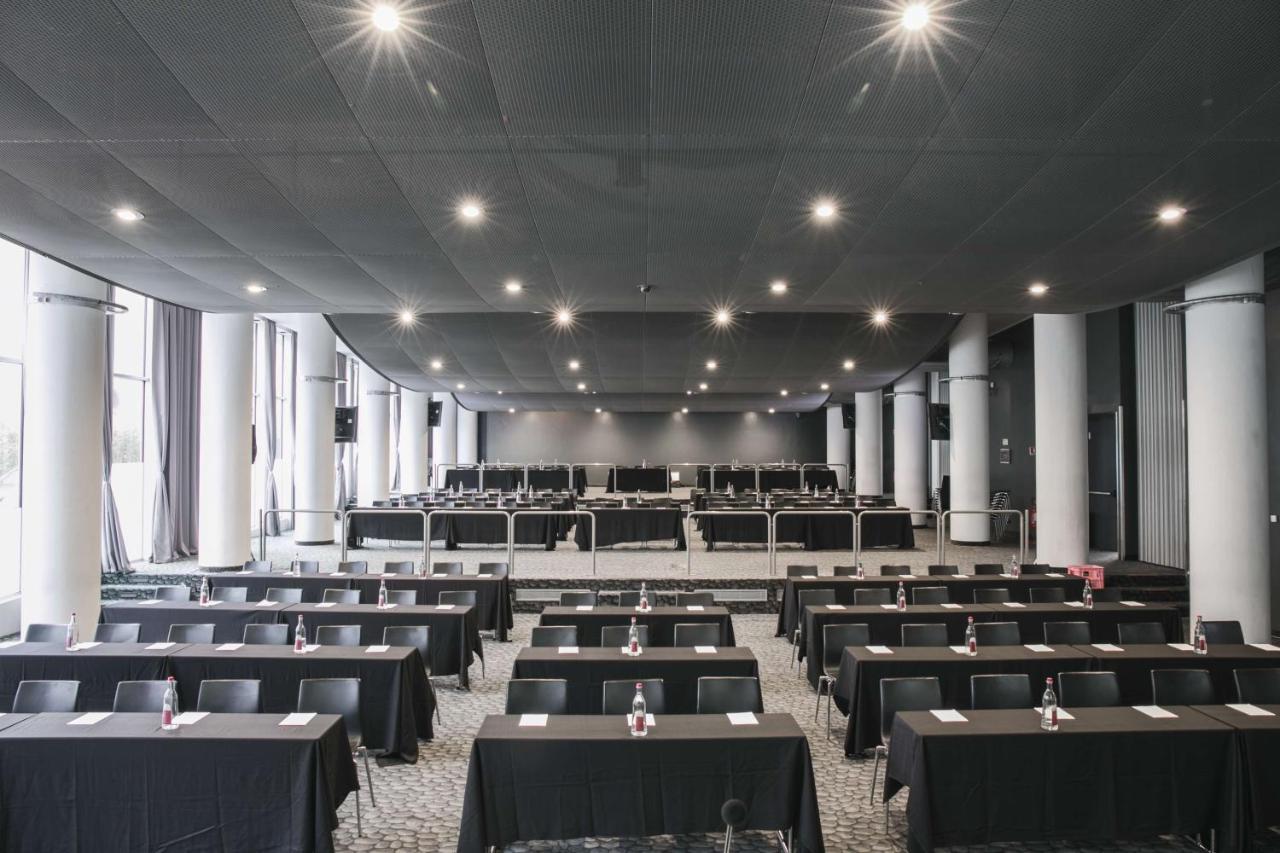 Radisson Blu Es. Hotel, Roma Екстериор снимка The 2012 World Conference Center