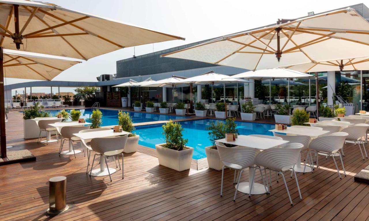 Radisson Blu Es. Hotel, Roma Екстериор снимка The pool at the hotel