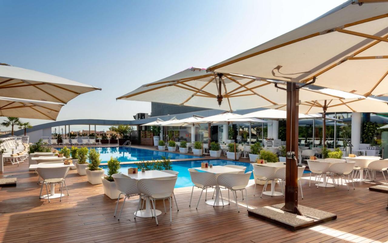 Radisson Blu Es. Hotel, Roma Екстериор снимка The pool at the hotel
